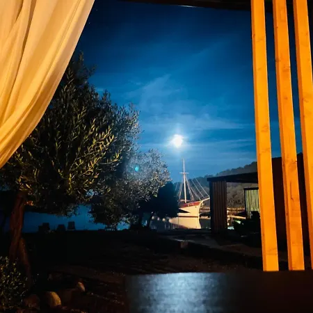 Daire Beachfront Bliss - Vortex4bb Tisno